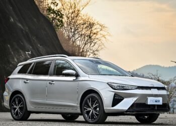 Test-drive Dari Mulai Estate MG ES EV Yang Elegan Hingga Luxurious 7-seater MG Maxus 9