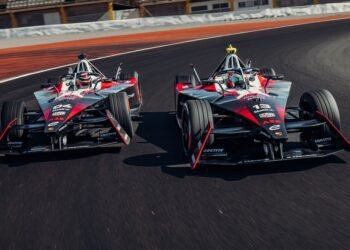 Empat Porsche 99X Electric bersaing memperebutkan gelar juara di Formula E