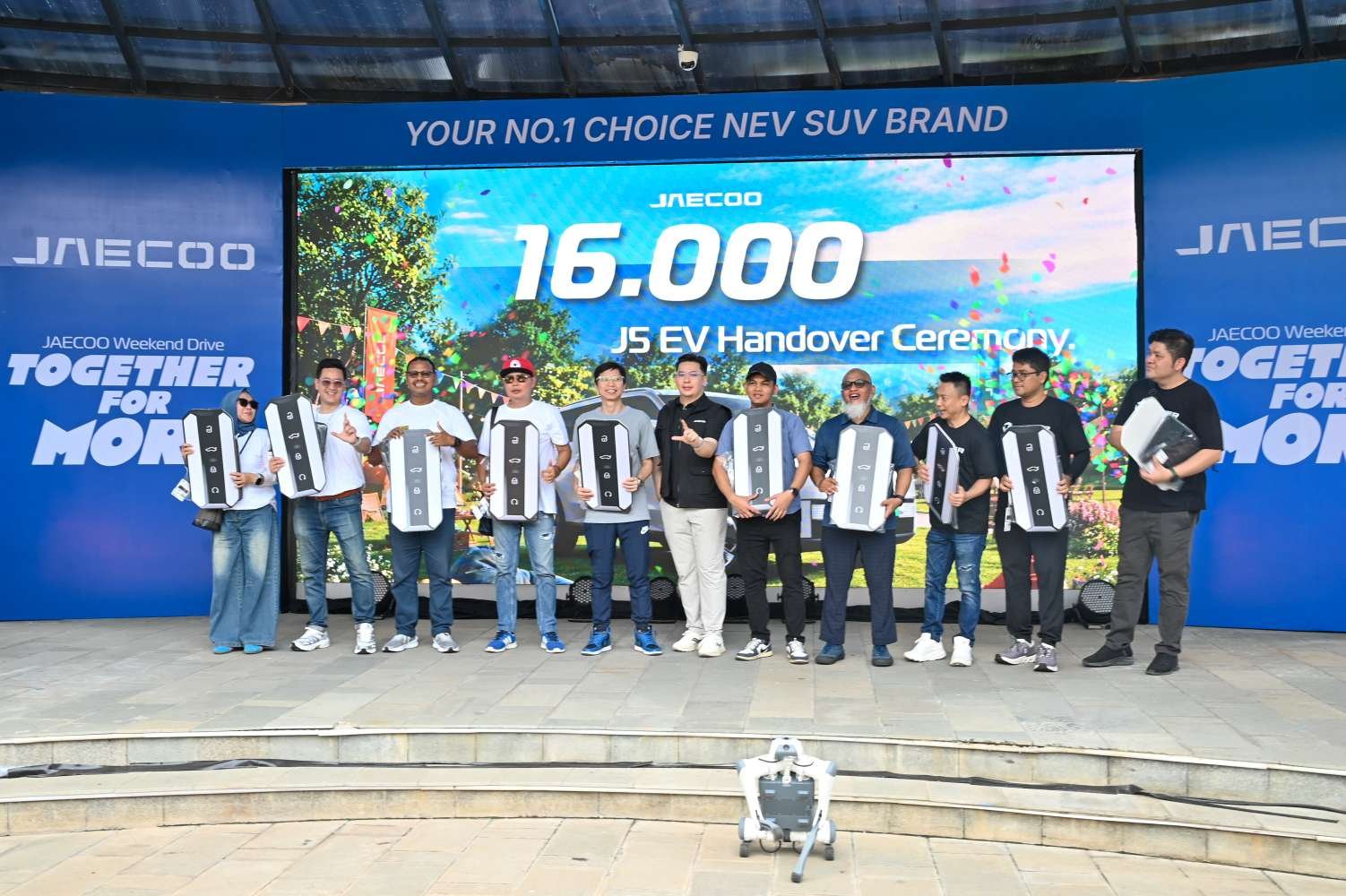 JAECOO Rayakan 16.000 Pengiriman J5 EV Lewat “Weekend Drive – Together for More”