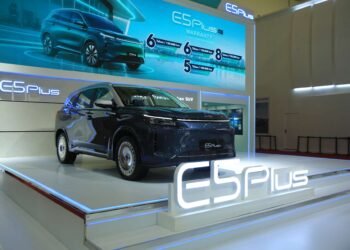 DFSK E5 Plus Jadi Magnet Pengunjung di GIIAS 2026, Momentum PHEV Makin Menguat