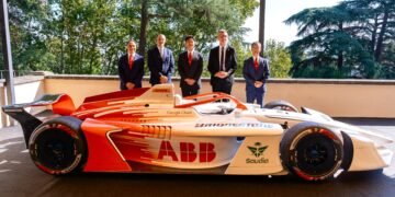 Peluncuran Perdana Global Bridgestone Formula E Bridgestone Memulai Perjalanan Baru sebagai Pemasok Ban Tunggal untuk Kejuaraan Dunia ABB FIA Formula E