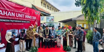 Hino Dukung Pendidikan Vokasi, Serahkan Truk Hino 300 sebagai Kendaraan Praktik SMK Muhammadiyah 3 Yogyakarta